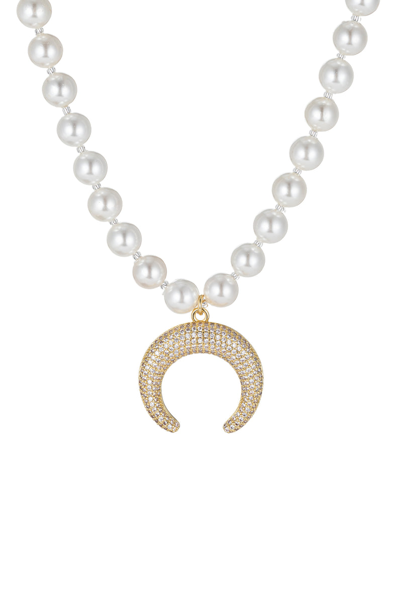 Shell pearl hook necklace.