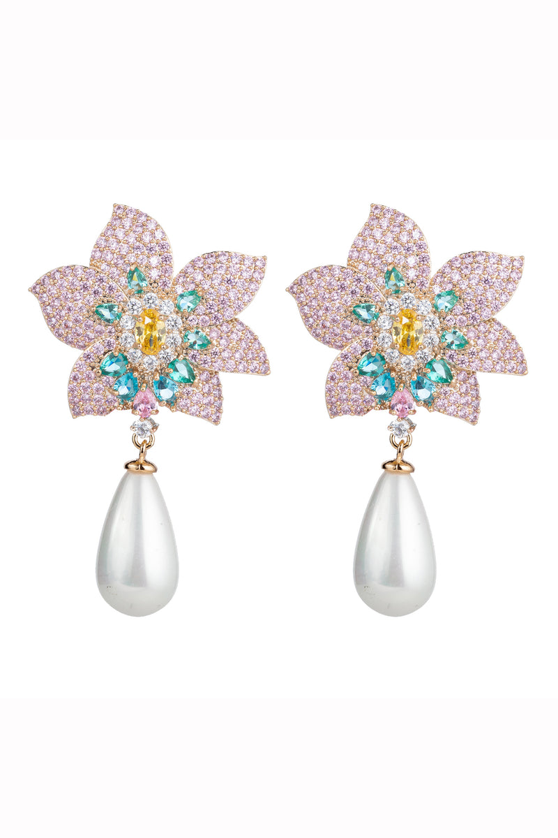 Spring bloom 18k gold plated earrings with shell pearls.