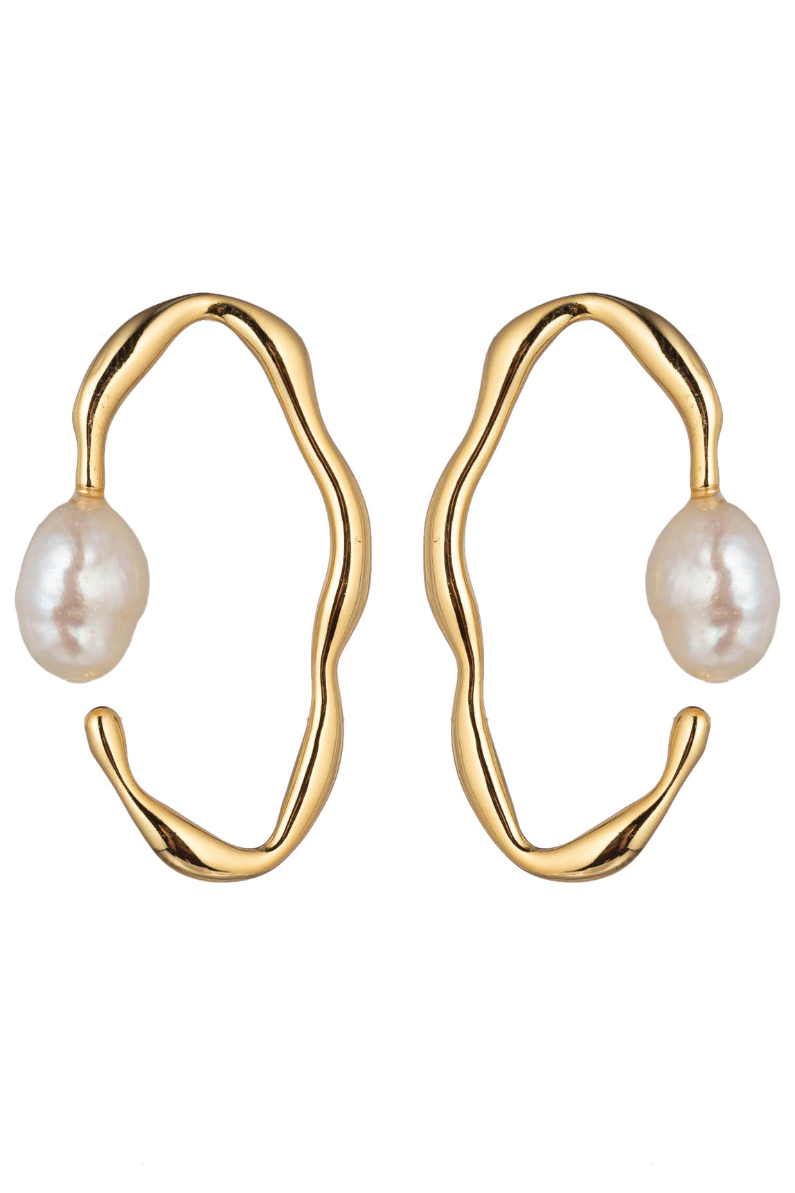 Alice Shell Pearl Earring: Ocean-Inspired Elegance.