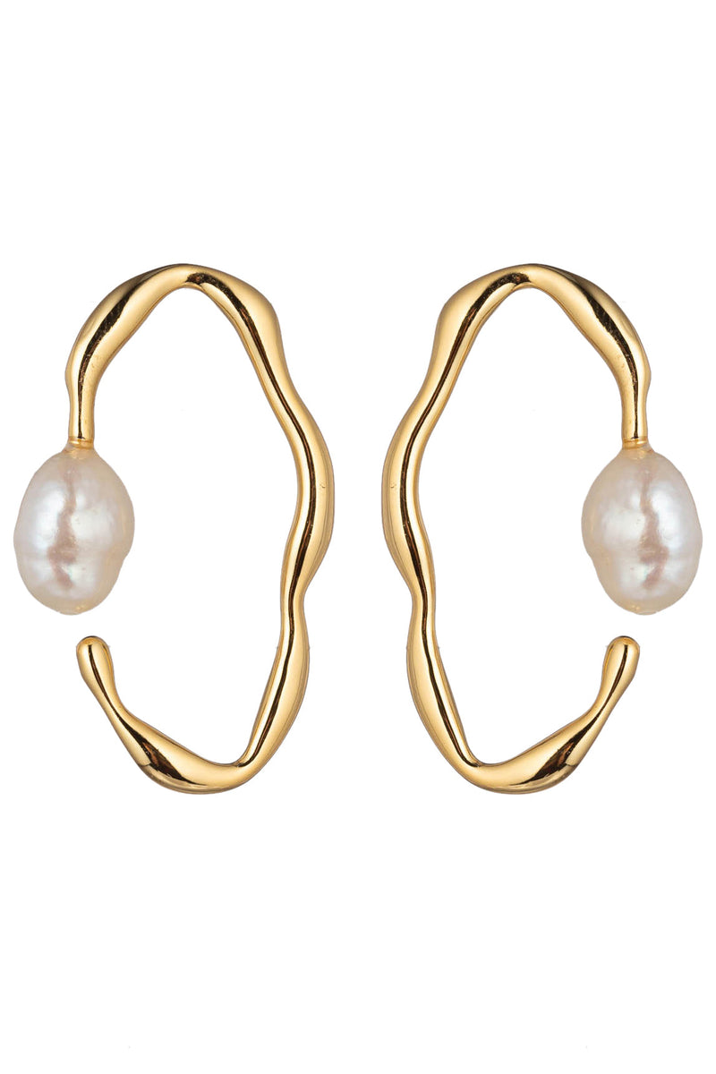 Alice Shell Pearl Earring: Ocean-Inspired Elegance.