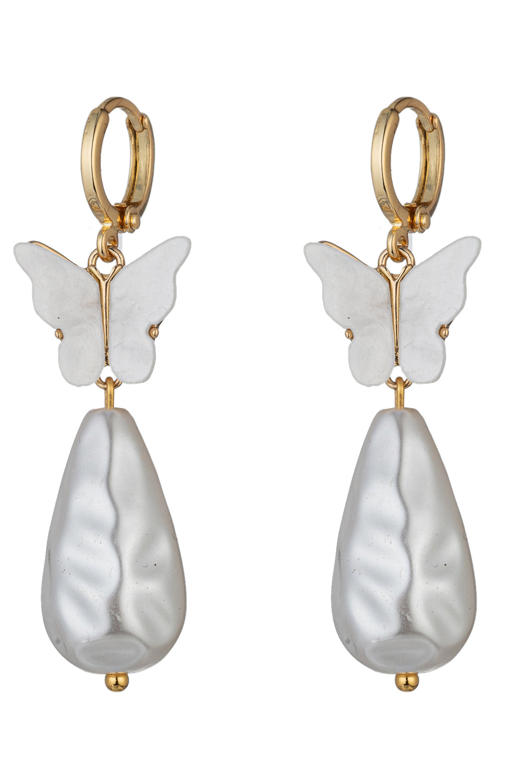 Manon Butterfly Cubic Zirconia Shell Pearl Earrings: Graceful Wings and Lustrous Pearls Take Flight.