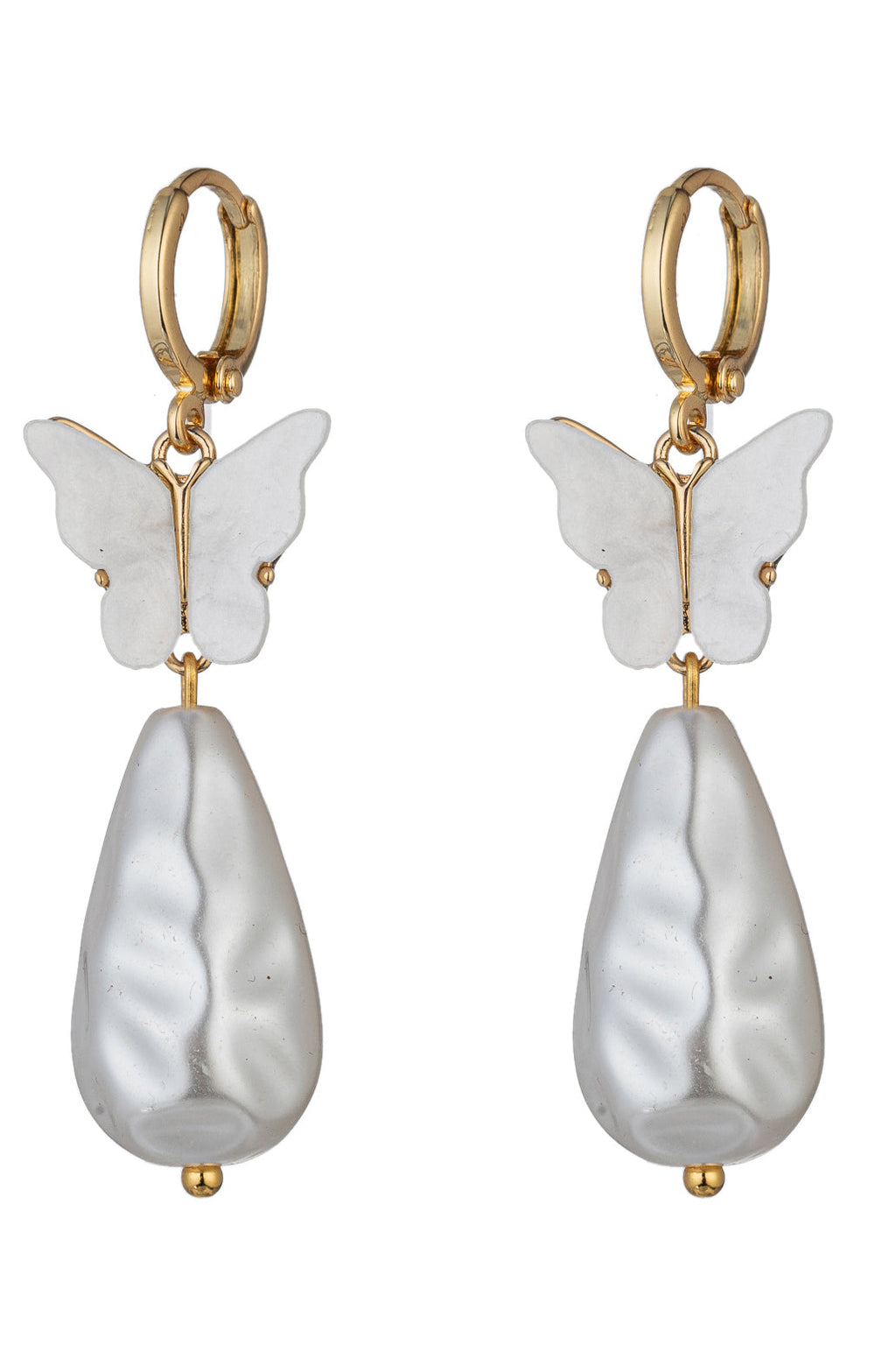 Manon Butterfly Cubic Zirconia Shell Pearl Earrings: Graceful Wings and Lustrous Pearls Take Flight.