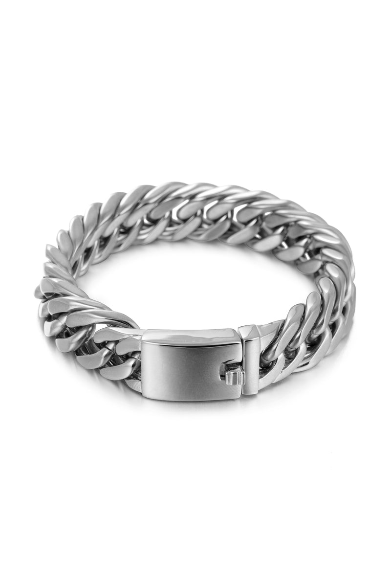 Silver titanium chain bracelet.
